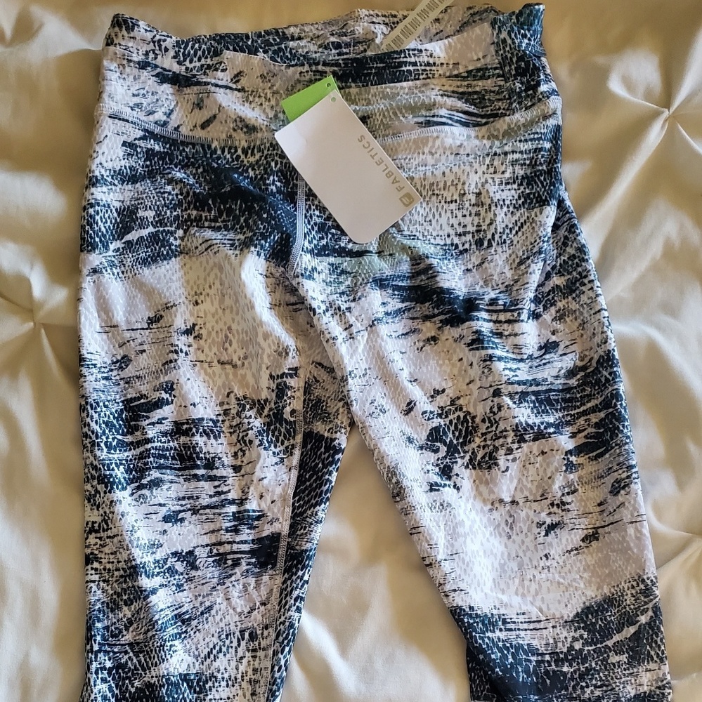 NWT Fabletics Powerlite Gia Capri